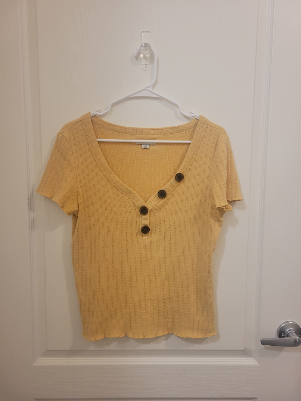 American Eagle Outfitters Short Sleeve Ribbed V-Neck Top in Mustard Yellow